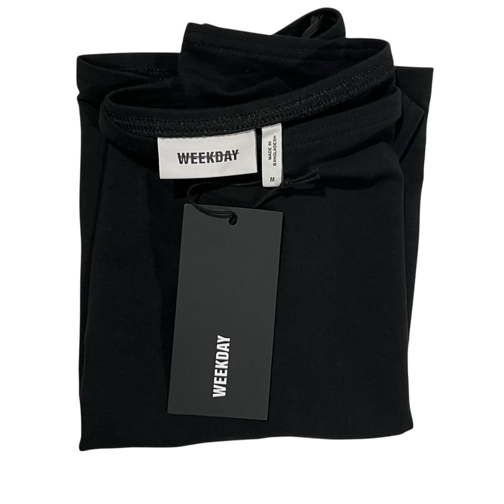 NWT Weekday Off the Shoulder Tee in Black Women’s Size Medium